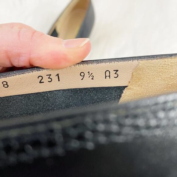 Ferragamo Black Leather Cap Toe Low Pumps Made in Italy Block Heel Size 9.5AAA - Picture 10 of 11